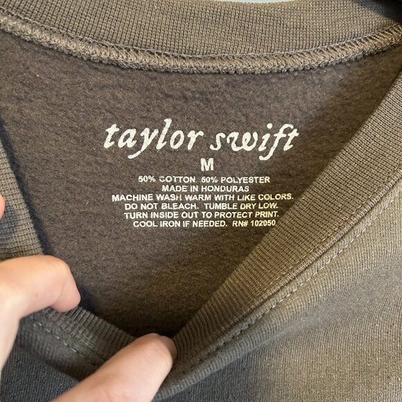RARE TAYLOR SWIFT DEBUT TO FOLKLORE ERAS CREWNECK - Picture 2 of 4